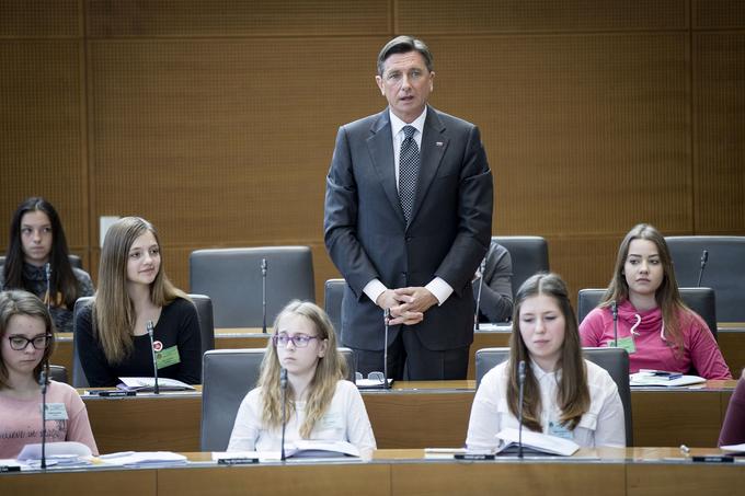 Otroci so letos razpravljali že 26. zasedanju nacionalnega otroškega parlamenta. Posvetili so se pastem mladostništva. | Foto: 