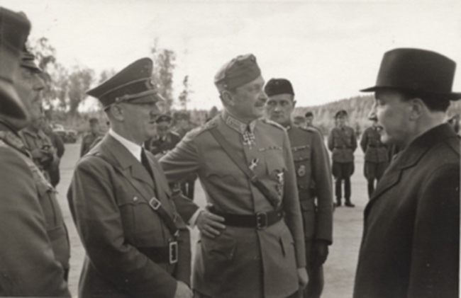 Adolf Hitler (na sredini levo) in Carl Gustaf Emil Mannerheim (na sredini desno) med obiskom führerja Tretjega rajha na Finskem.  | Foto: Thomas Hilmes/Wikimedia Commons