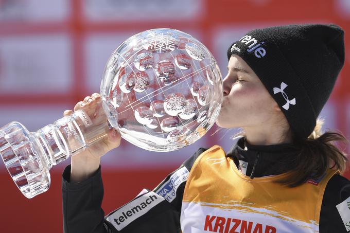 Nika Križnar se je velikega globusa veselila v sezoni 2020/21. | Foto: Guliverimage/Vladimir Fedorenko