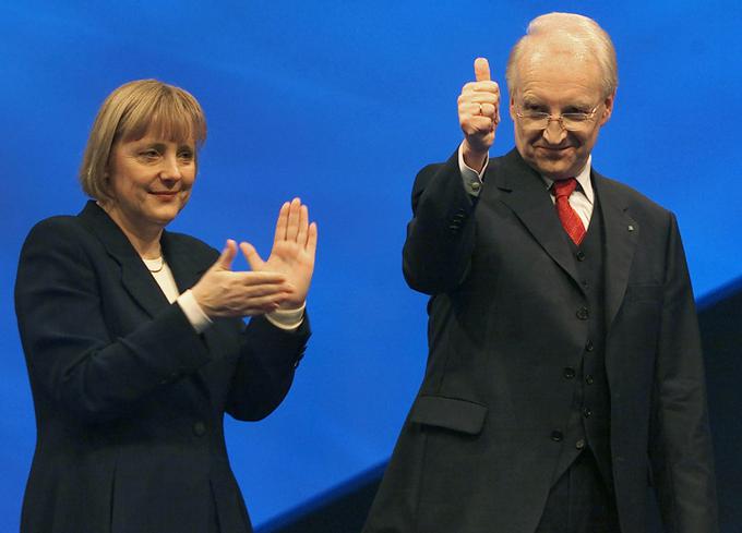 Da na začetku Merklova še ni imela popolne avtoritete v uniji CDU/CSU, kaže dejstvo, da leta 2002 kanclerski kandidat unije ni bila ona kot predsednica CDU, ampak Edmund Stoiber, vodja bavarske CSU. CDU in CSU sta samostojni stranki, ki veljata za sestrski stranki, v bundestagu pa imata skupno poslansko skupino CDU/CSU. Pred Stoiberjem je bil kanclerski kandidat unije iz vrst CSU Franz Josef Strauß leta 1980.  | Foto: Reuters