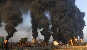 Požar v skladišču nafte v Indiji terjal več življenj