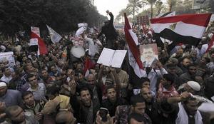 Mursi razpisal referendum o novi ustavi