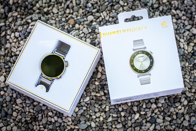 Odpiranje zavojčka manjše pametne ure Huawei Watch GT 4 | Foto: Gaja Hanuna