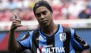 Ronaldinho navdušuje tudi v Mehiki (video)