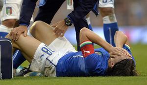 Italija v solzah: zvezdnik Milana si je zlomil nogo