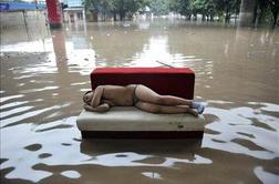 Poplave na severovzhodu Kitajske terjale že 100 življenj