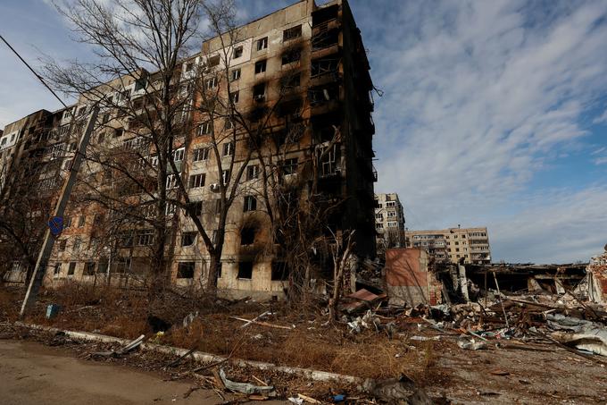 Rusi so po trditvah ukrajinske vojske v bitki za Avdijivko zmagali zaradi množične uporabe jadralnih bomb. Na fotografiji: ruševine v Avdijivki. | Foto: Guliverimage