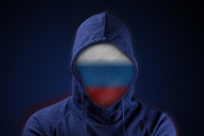 Kot smo na Siol.net poročali že pred več kot letom dni, so se med slovenske uporabnike Facebooka kmalu po začetku vojne v Ukrajini infiltrirali profili domnevno resničnih oseb s slovenskimi imeni, ki so imeli več ali manj samo eno poslanstvo – poobjavljanje fotografij, videoposnetkov in tudi fotomontaž, ki upravičujejo rusko invazijo na Ukrajino ter demonizirajo oblasti v Kijevu, vodstvo Evropske unije, zvezo Nato in Združene države Amerike oziroma države (razvitega) Zahoda.  | Foto: Shutterstock