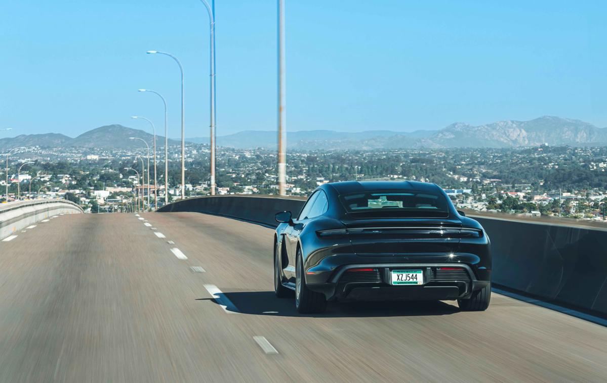 Porsche taycan | Predserijski porsche taycan na avtocesti med Los Angelesom in San Diegom v Kaliforniji. | Foto Porsche