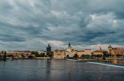 Nad državo, ki jo številni Slovenci hvalijo, se zgrinjajo črni oblaki