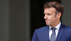 Macron zaradi razmer v Franciji preložil obisk v Nemčiji