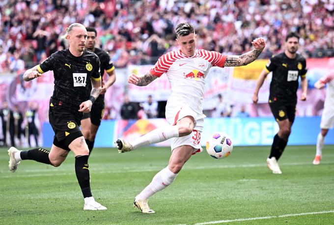Benjamin Šeško je odbito žogo pospravil v mrežo Dortmunda. | Foto: Reuters