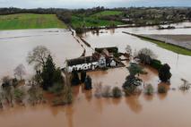 zid okoli hiše, poplave, Velika Britanija