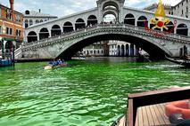 Benetke, zelena voda, kanal, aktivisti
