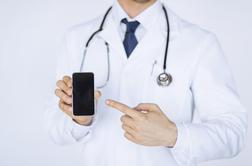 Novo upanje za bolnike s Parkinsonovo boleznijo je v pametnem mobilnem telefonu