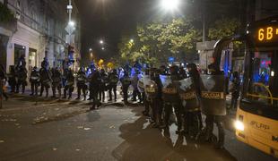 Večer: Policija pri varovanju protestov leta 2021 izstrelila več kot 70 gumijastih izstrelkov