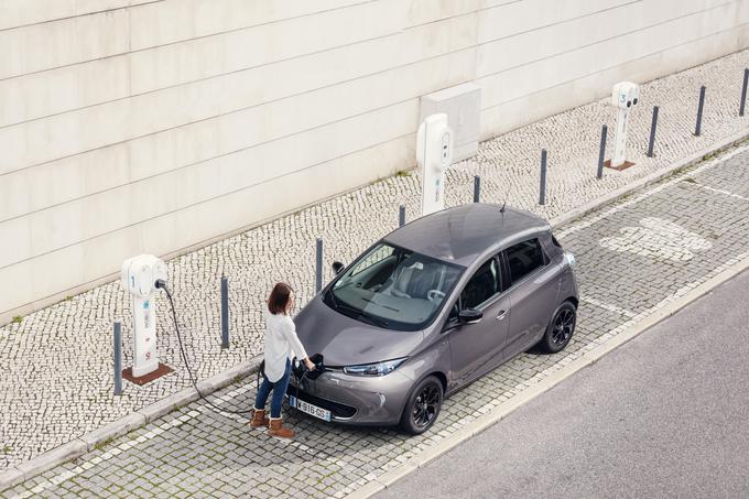 S prihodom električnih vozil se vse več ljudi sprašuje, ali so varna za zdravje ljudi. Kot so razkrile zadnje raziskave, električno vozilo ne oddaja bistveno več elektromagnetnega sevanja kot običajna, številke pa so še vedno močno pod priporočenimi vrednostmi. | Foto: Renault