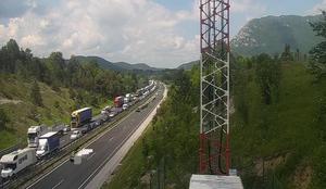 Primorska avtocesta spet odprta, daljši zastoj ostaja #foto