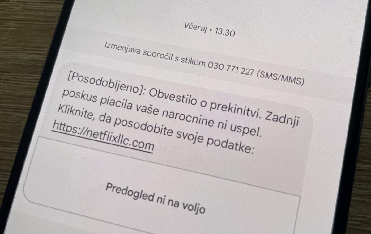 Prevara | Sporočilo SMS z nevarno spletno povezavo, ki so ga v zadnjem obdobju v več različnih oblikah prejeli mnogi Slovenci in Slovenke. | Foto Matic Tomšič