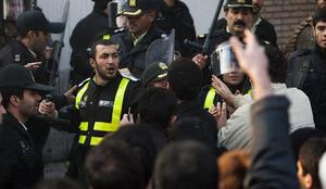 Iran izpustil 11 prijetih demonstrantov