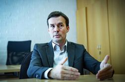 Direktor TV Slovenija podpihuje širjenje govoric o svojem novinarju, resničnost navedb pa ga ne zanima