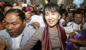 V Mjanmaru nezadovoljni, ker Aung San Suu Kyi uporablja ime "Burma"