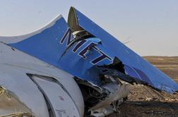 Rusi: Strmoglavljeno rusko letalo razpadlo v zraku