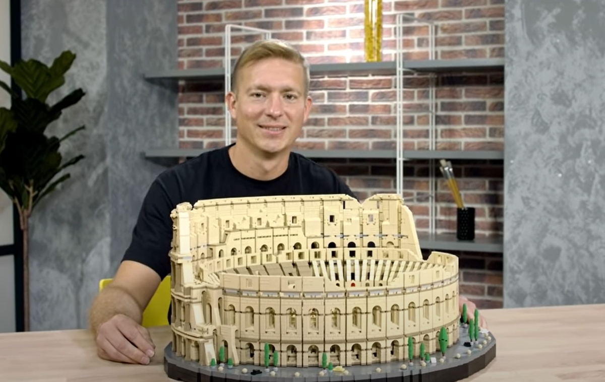 Rok Žgalin Kobe | Rok Žgalin Kobe in veličastni rimski Kolosej iz več kot devet tisoč legokock. | Foto YouTube / Posnetek zaslona / Lego