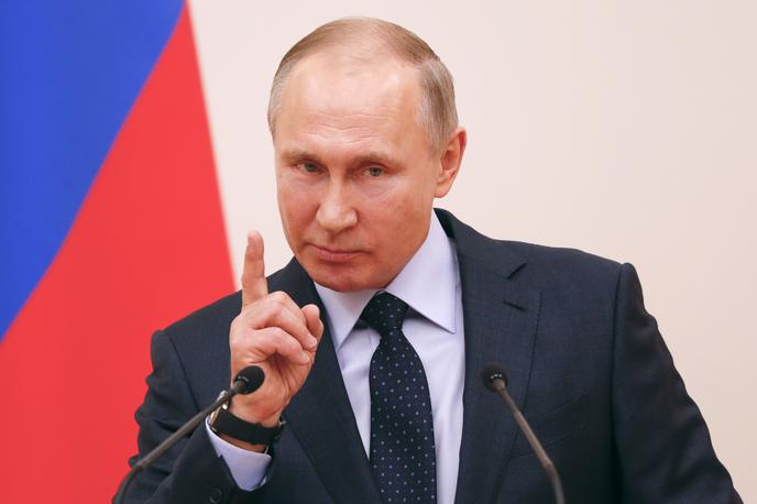 Vladimir Putin | Kljub poslabšanju političnih odnosov med Zahodom in Rusijo zaradi priključitve Krima sta Putinova Rusija in Nemčija strateško povezani na področju oskrbe z zemeljskim plinom. Niti ZDA niso mogle pretrgati te povezave. | Foto Reuters