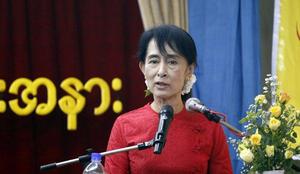 Clintonova v Mjanmaru pozdravila reforme