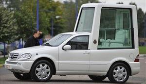 Papež se bo vozil v novem hibridnem papamobilu