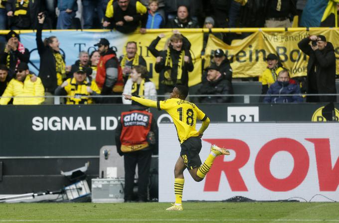 Borussii Dortmund je zmago zagotovil 18-letni napadalec Youssoufa Moukoko. | Foto: Reuters