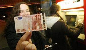 Lani okoli 1,8 milijarde evrov primanjkljaja na tekočem računu