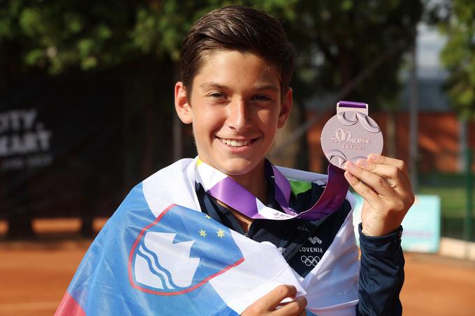 Svit Suljić je 14-letni slovenski teniški igralec. Letos je na Češkem postal evropski prvak do 14 let ter poskrbel za enega največjih uspehov v zgodovini slovenskega tenisa, le nekaj dni pozneje je na Olimpijskem festivalu evropske mladine v Mariboru osvojil bronasto medaljo. | Foto: www.alesfevzer.com