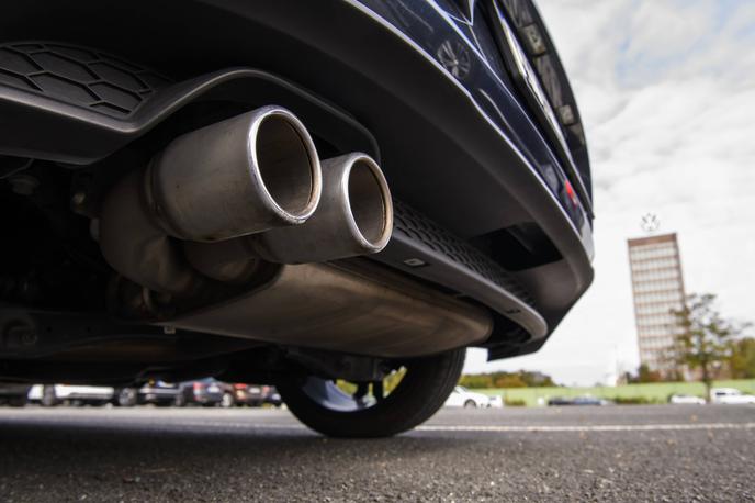 Emisije izpuh CO2 | Vsak tretji novi avtomobil je bil lani klasični ali samopolnilni hibrid, klasični avtomobili z bencinskim oziroma dizelskim motorjem pa so komaj zadržali več kot polovičen delež na evropskem prodajnem trgu.  | Foto Guliver Image