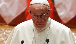 Papež v molitvi ponovno spomnil na migrante