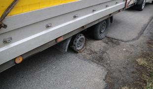 S tovornjakom brez pnevmatike po slovenski avtocesti