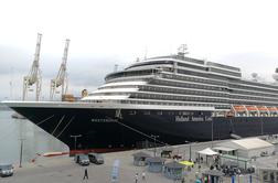 Luksuzna ladja, ki je v Koper pripeljala več kot 2.000 ljudi #foto #video