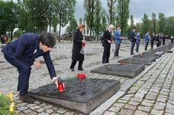 Nemci so se poklonili žrtvam taborišča Auschwitz