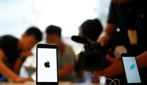 Pri Applu dežuje denar: nov rekord za iPhone