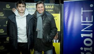 Pahor na Siolovo premiero Moža iz ozadja pripeljal sina #foto #video