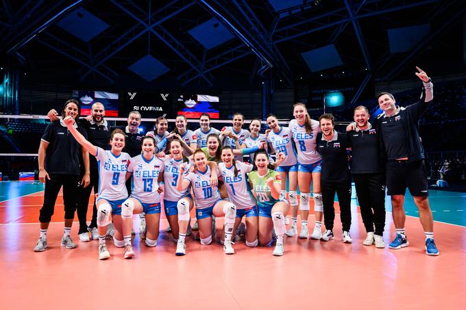 "Menim, da ima Slovenija zelo veliko dobrih igralk, od izkušenih do mladih z velikim potencialom, da postanejo vrhunske. Kot tretji razlog, ki se mi zdi zelo pomemben in mi je zelo všeč, pa sta mentaliteta in trdo delo." | Foto: Volleyball World