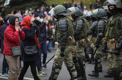 Med protesti v Minsku odjeknili opozorilni streli