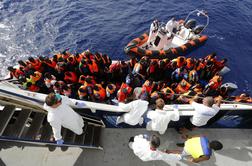 Pred obalo Italije rešili več kot 200 migrantov