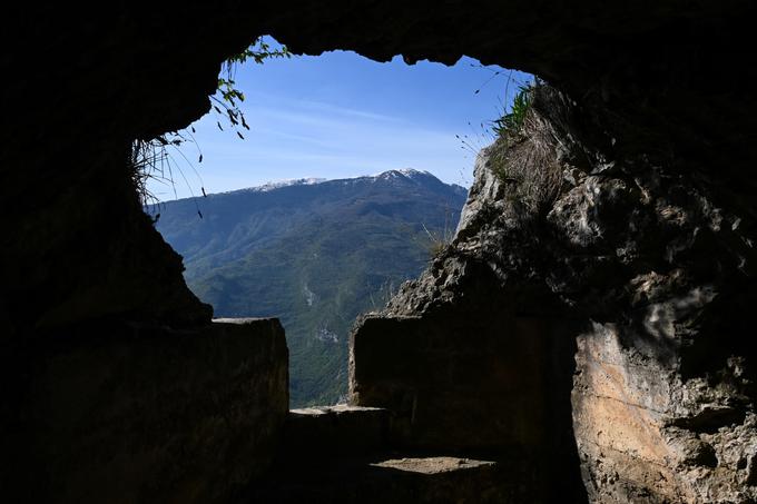 Pogled iz nekdanjega bunkerja proti Monte Altissimo | Foto: Matej Podgoršek