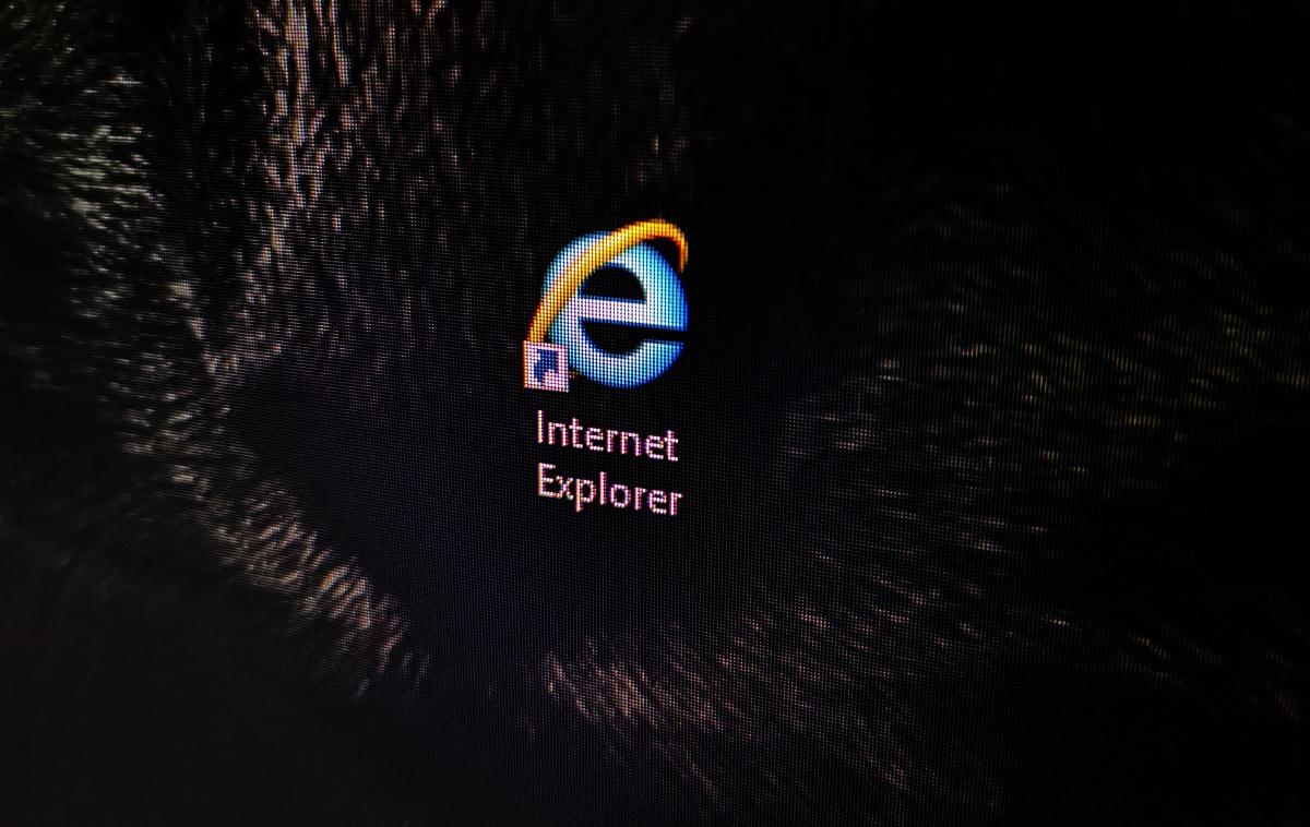 Internet Explorer | Internet Explorer je imel najbrž eno najbolj prepoznavnih ikon v zgodovini operacijskega sistema Windows. Mnogi so ga preprosto enačili z "internetom". | Foto Matic Tomšič