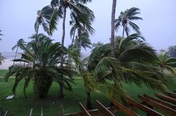 Dorian s silovitostjo orkana pete stopnje dosegel Bahame