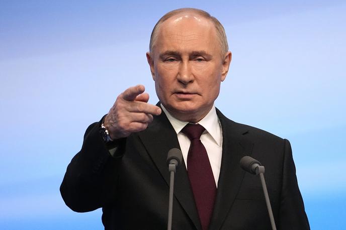 Vladimir Putin | Vladimir Putin ima v zadnjem času propagandne uspehe, a to še ne pomeni, da je vojna v Ukrajini že odločena. Vojno v Ukrajini se bo odločila v tovarnah, trdi nemški poznavalec Rusije Bernd Ziesemer.  | Foto Guliverimage