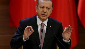 Erdogan napovedal odstop, če Rusiji uspe dokazati turško trgovanje z IS