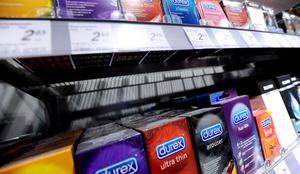 V Franciji kondomi za mlade od danes brezplačni